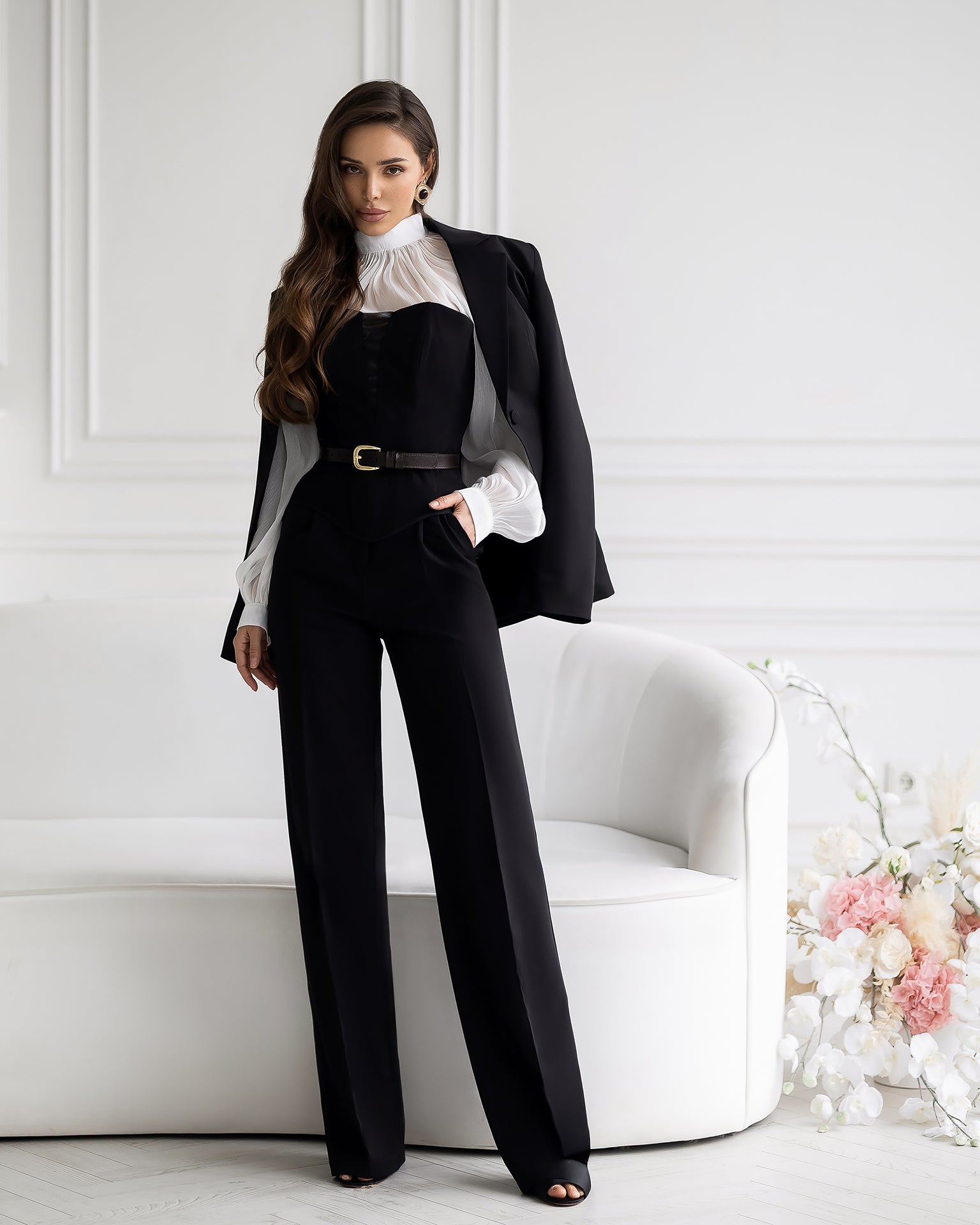 Women's Tailored Blazer with Notched Lapels and Sleek Lining