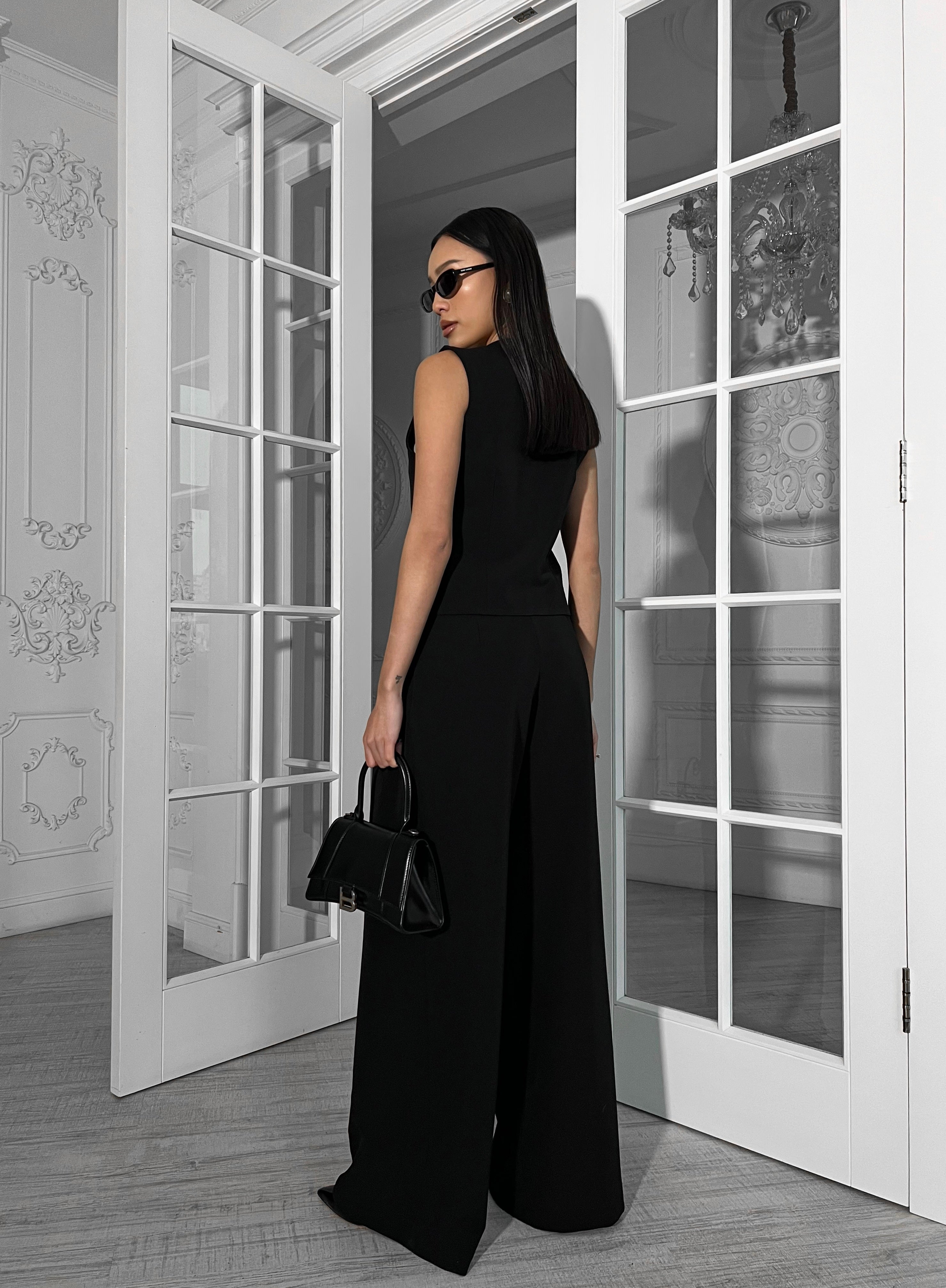 Suit “OSHO 02” – Structured Elegance in Premium Crepe