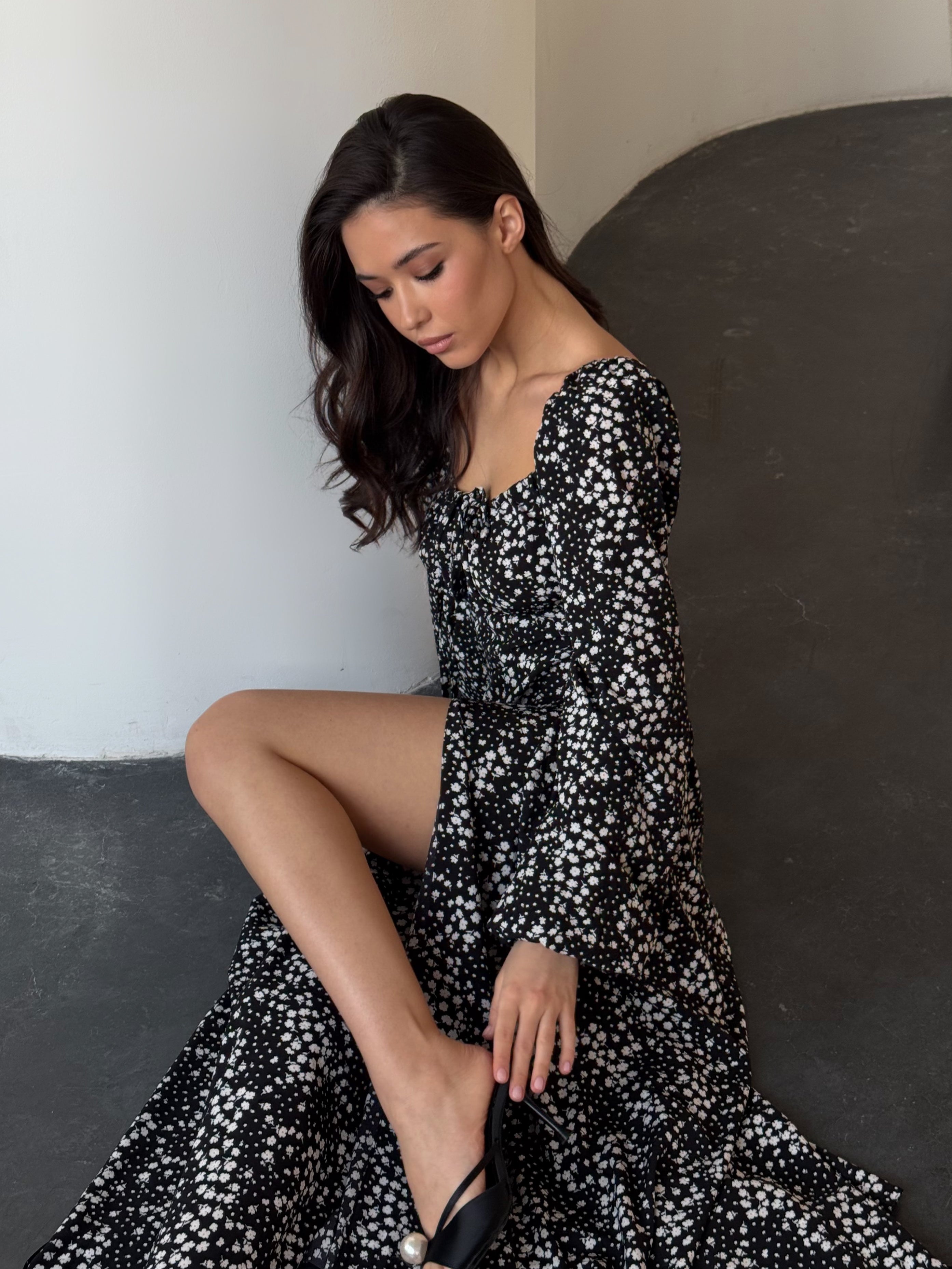 Black Asti Soft Dress – Elegant Shape and Effortless Confidence