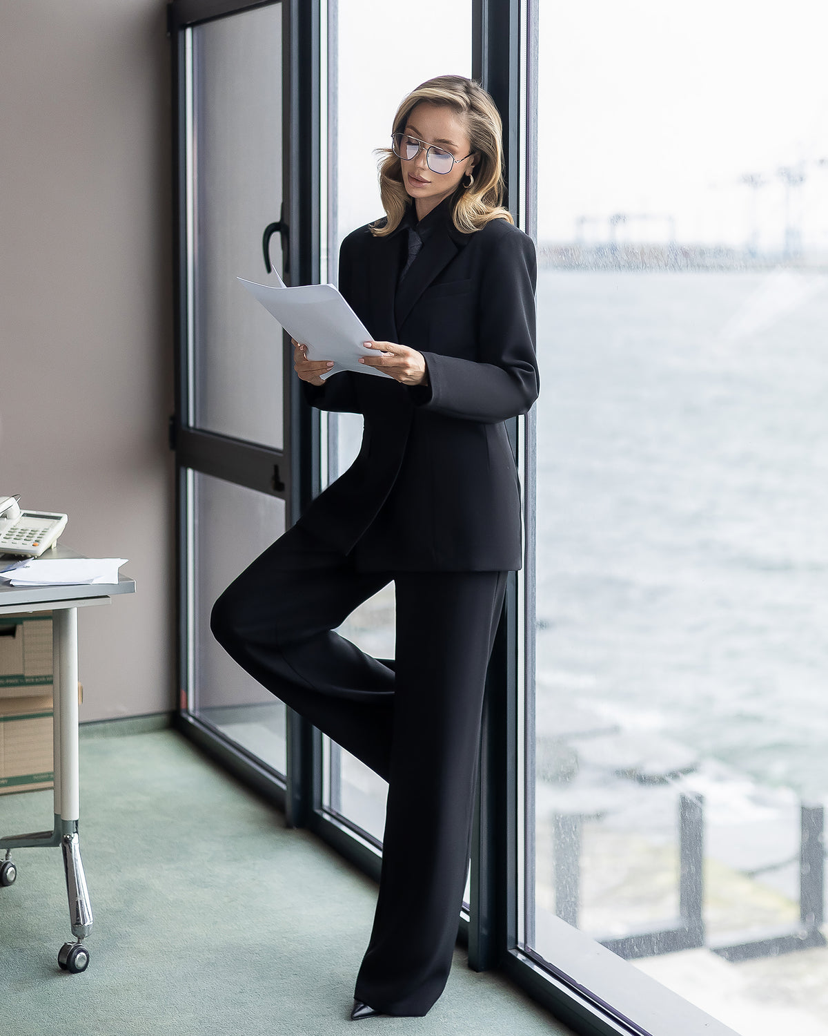 Women's Tailored Suit Set: Blazer and Trousers in Viscose Blend
