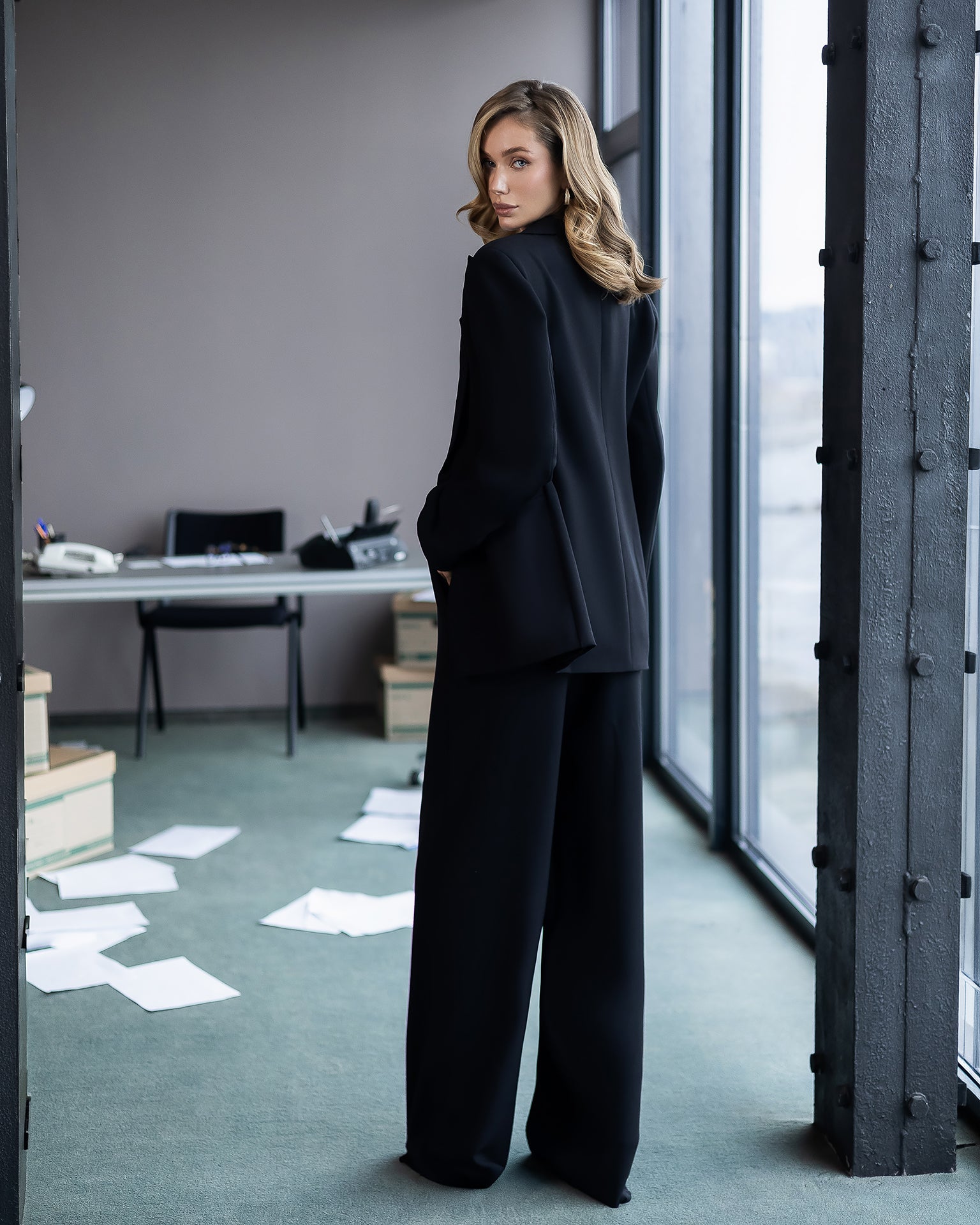 Women's Tailored Suit Set: Blazer & Trousers in Viscose Blend