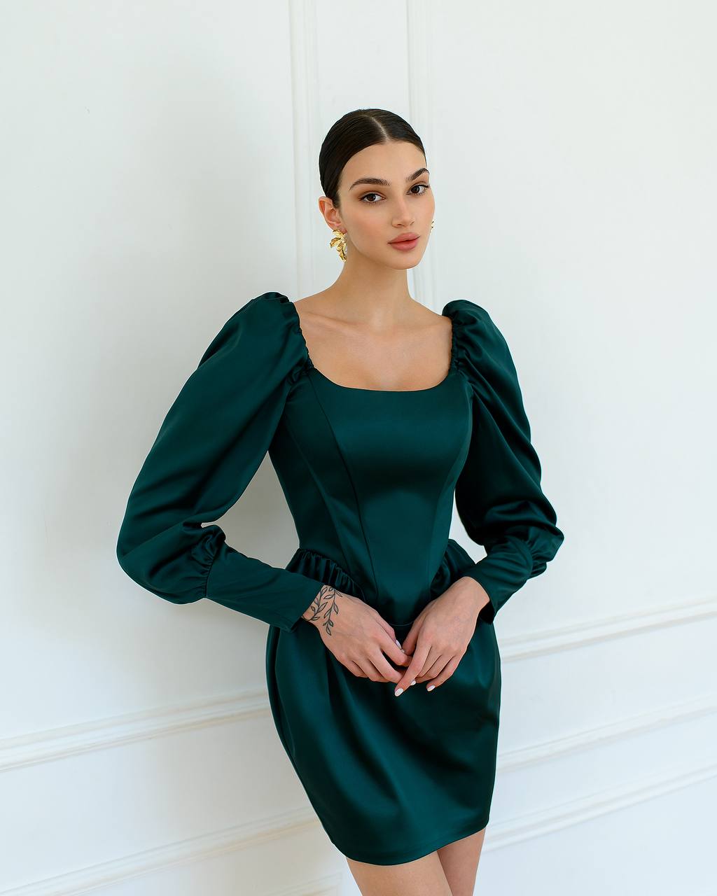 Women's Fitted Mini Dress in Premium-Quality Thick Mango Satin