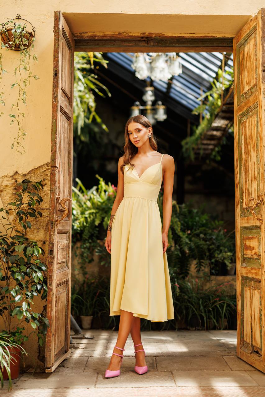 Sany Elegant Midi Dress with Flowing Premium Knit Fabric