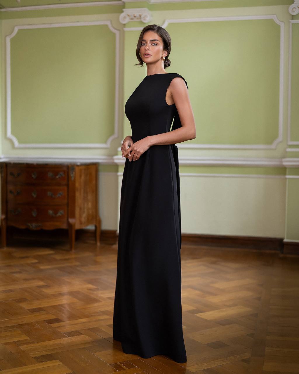 Tailored Dress in Premium Twill with Elegant Silhouette