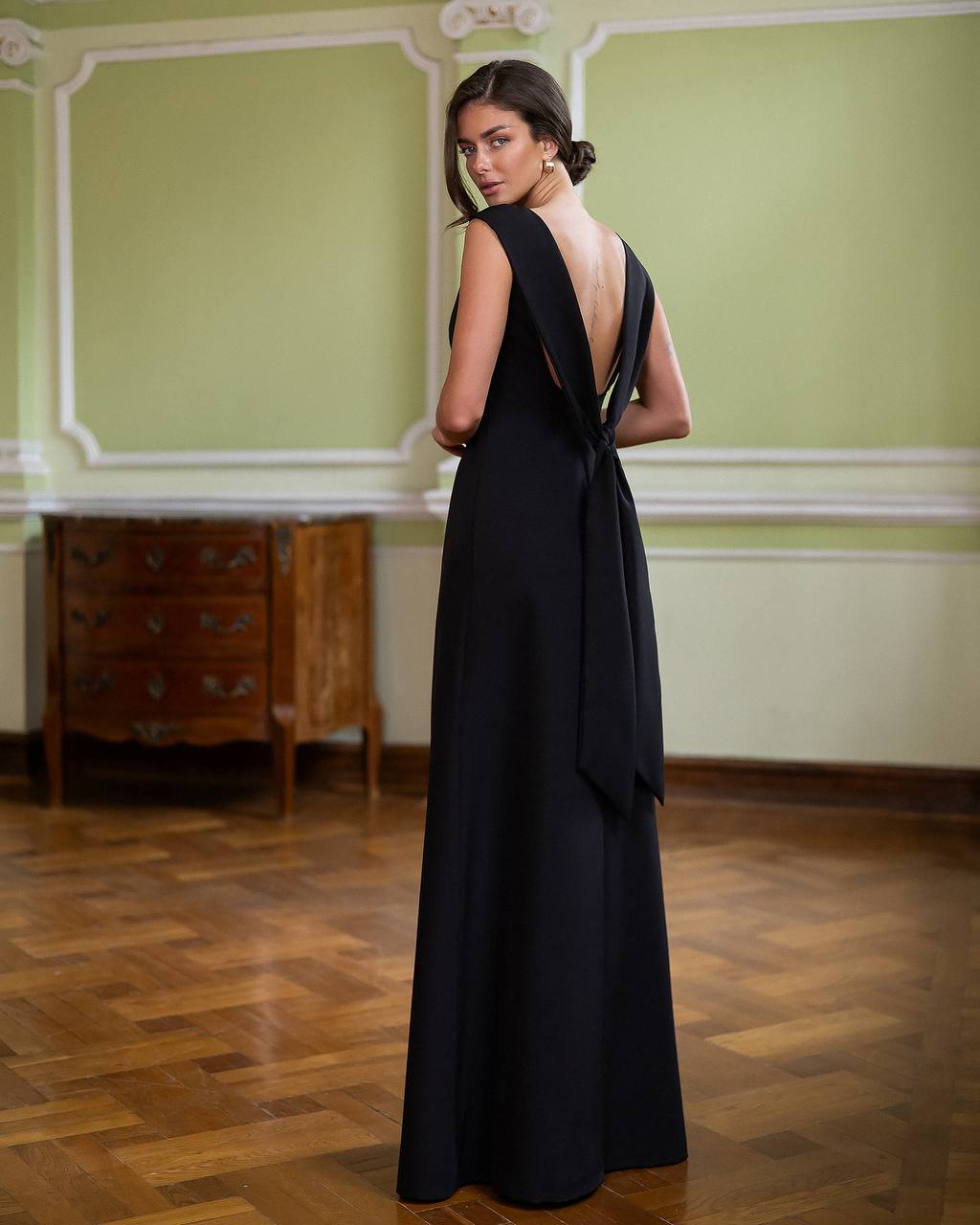Tailored Dress in Premium Twill with Elegant Silhouette
