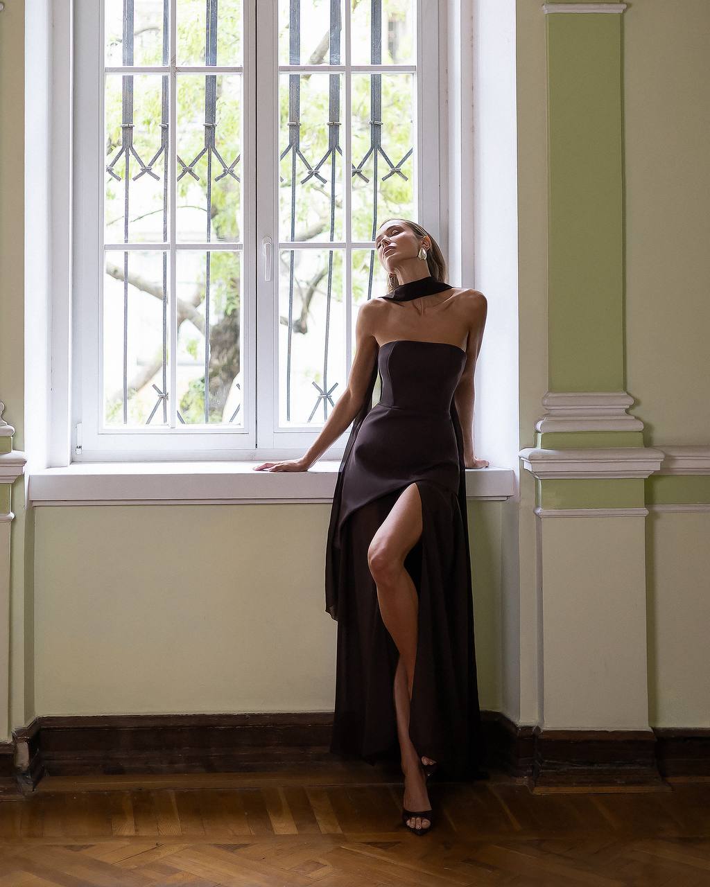 Elegant Corset Dress Set in Crepe de Chine & Vindi Chiffon