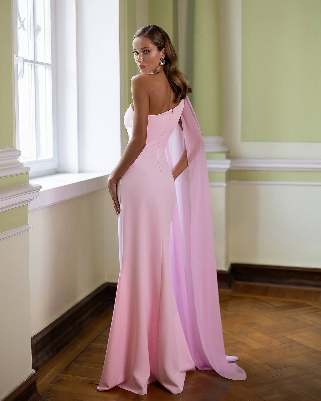 Elegant Crepe de Chine Dress with Windy Chiffon Sleeves