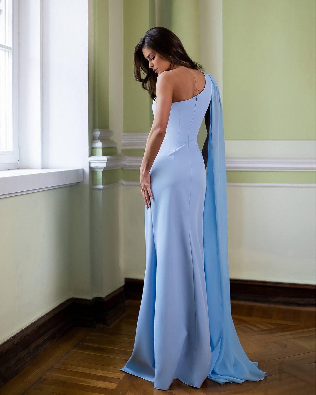 Elegant Crepe de Chine Dress with Windy Chiffon Sleeves