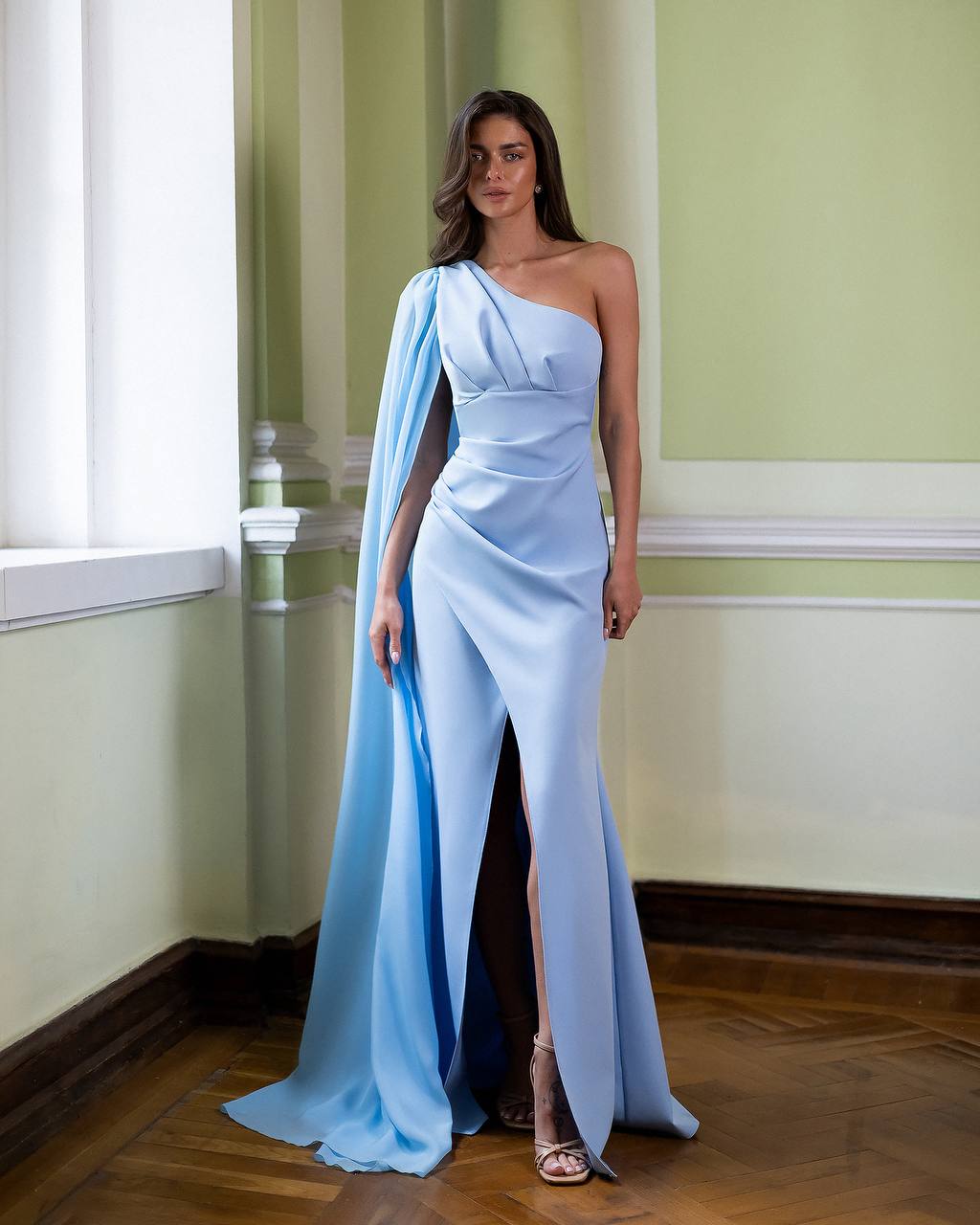 Elegant Crepe de Chine Dress with Windy Chiffon Sleeves
