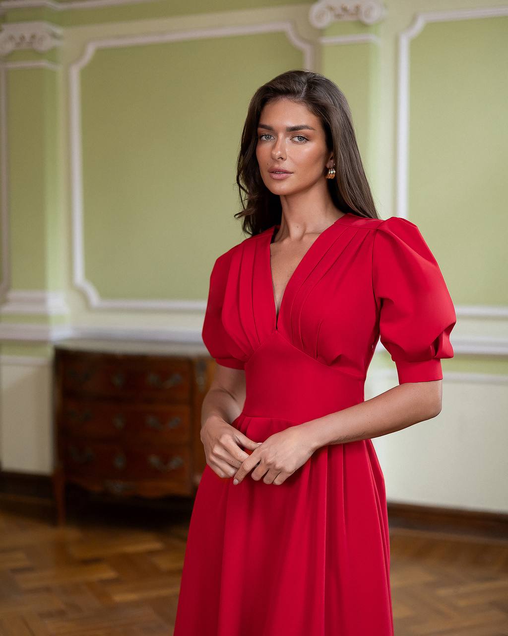 Premium Crepe de Chine Midi Dress with Tailored Silhouette