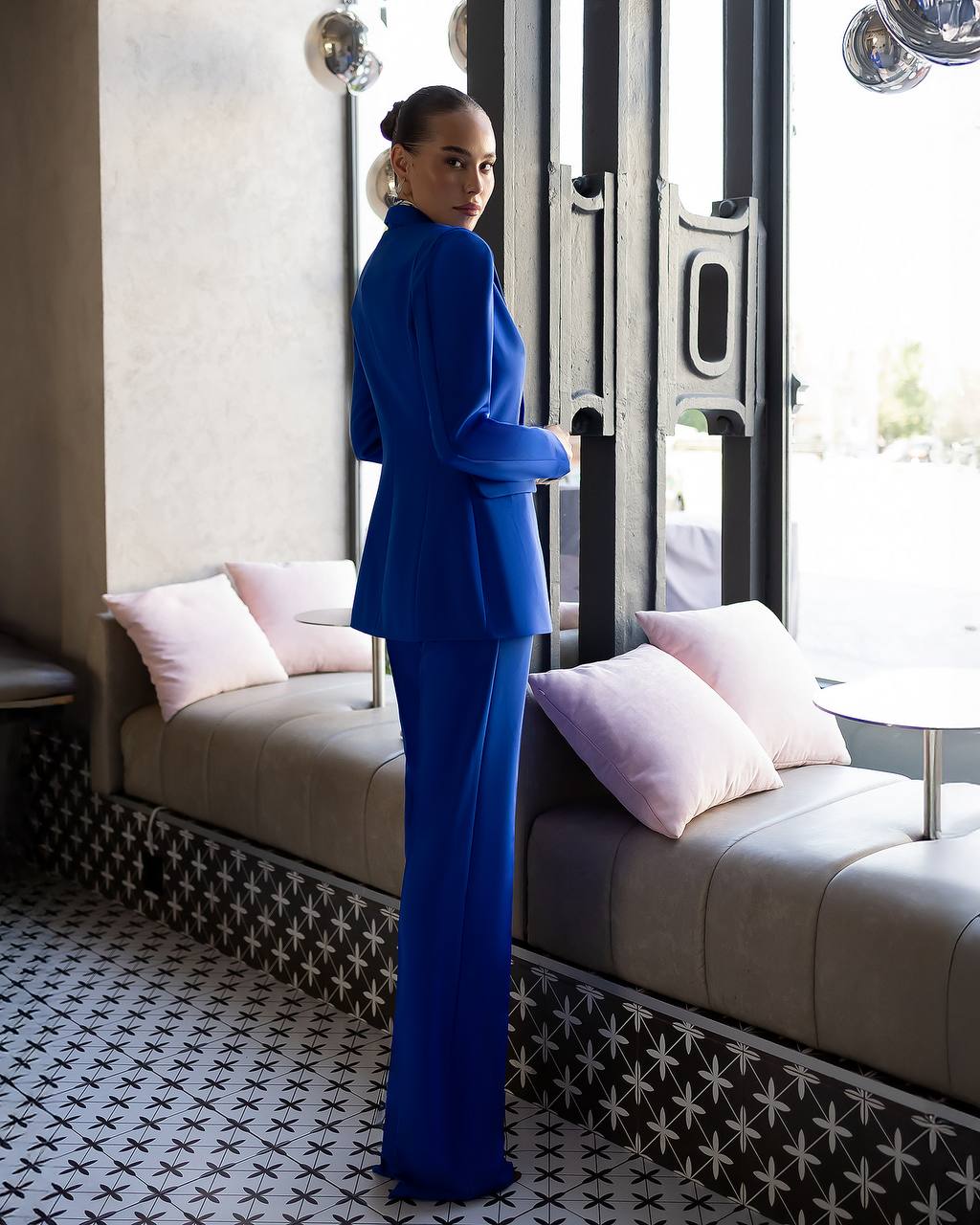 Women's Tailored Suit in Premium Suiting Fabric, Classic Cut