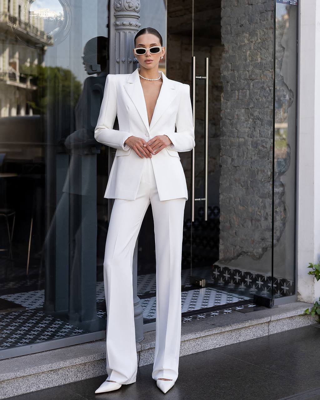 Women's Tailored Suit in Premium Suiting Fabric, Classic Cut