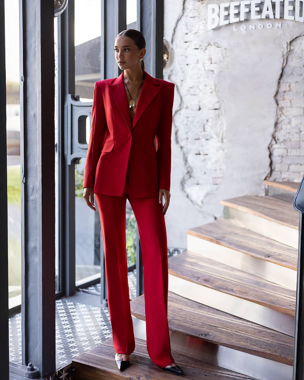 Women's Tailored Suit in Premium Suiting Fabric, Classic Cut