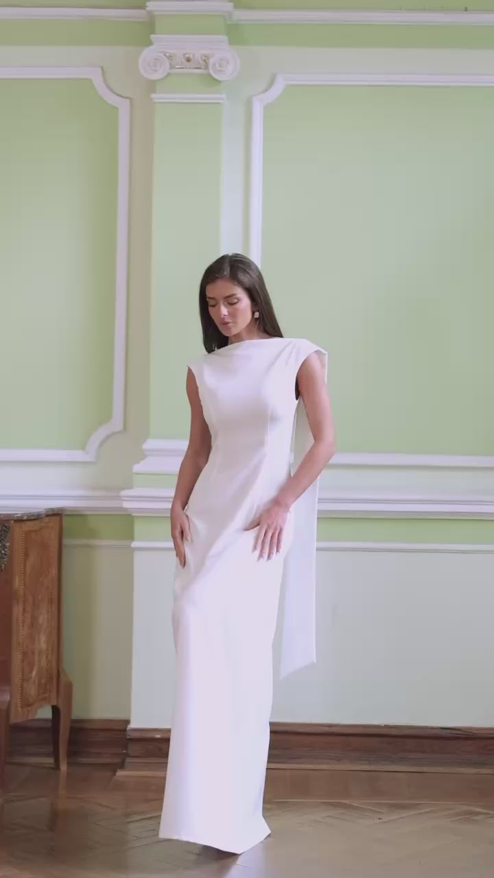Tailored Dress in Premium Twill with Elegant Silhouette