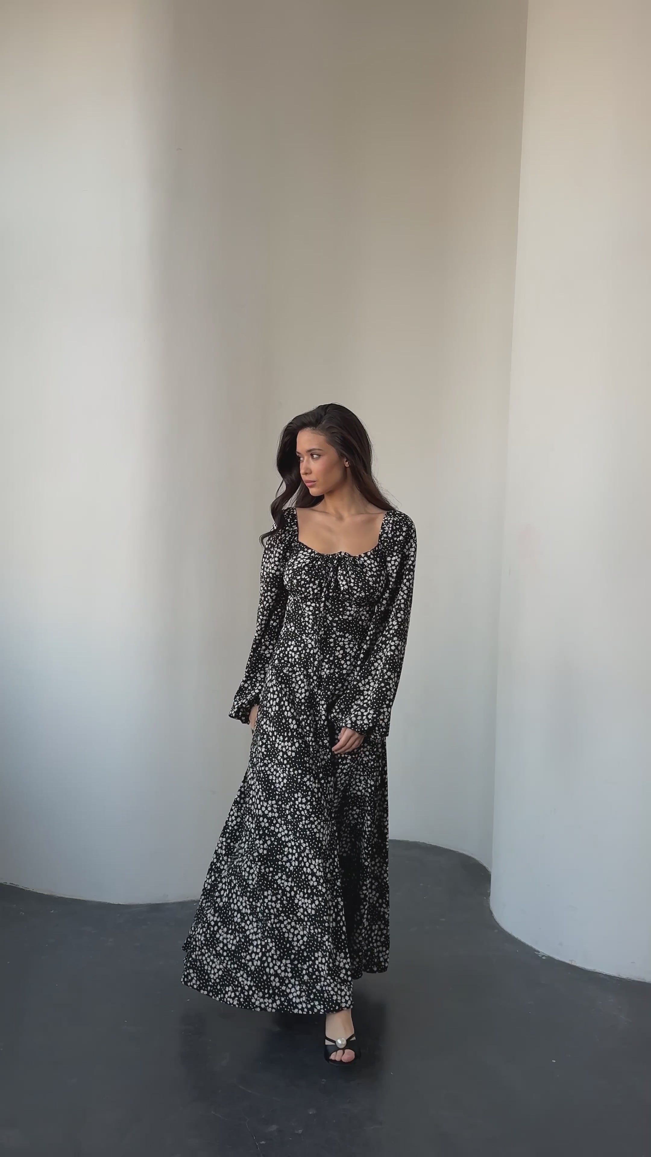Black Asti Soft Dress – Elegant Shape and Effortless Confidence